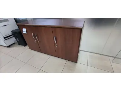 LOTE 030 - 01 ARMÁRIO EM MADEIRA COM 03 PORTAS E 03 PRATELEIRAS NA COR MARROM. (NO ESTADO) ATENÇÃO! FAZER A VISITAÇÃO ANTES DE ARREMATAR, NÃO SABEMOS SE FUNCIONA, LEILÃO NÃO TEM GARANTIA E NEM DEVOLUÇÃO, SUJEITO A POSSÍVEIS AVARIAS VISÍVEIS/OCULTAS E/OU AUSÊNCIA DE COMPONENTES.