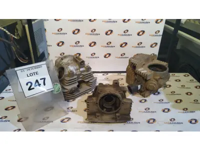 LOTE 247 - 03 CABEÇOTES DE MOTO DIVERSOS. (NO ESTADO) ATENÇÃO! FAZER A VISITAÇÃO ANTES DE ARREMATAR, NÃO SABEMOS SE FUNCIONA, LEILÃO NÃO TEM GARANTIA E NEM DEVOLUÇÃO, SUJEITO A POSSÍVEIS AVARIAS VISÍVEIS/OCULTAS E/OU AUSÊNCIA DE COMPONENTES.