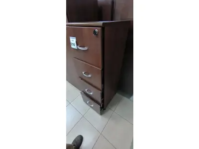 LOTE 016 - 01 ARQUIVO EM MADEIRA COM 04 GAVETAS. (NO ESTADO) ATENÇÃO! FAZER A VISITAÇÃO ANTES DE ARREMATAR, NÃO SABEMOS SE FUNCIONA, LEILÃO NÃO TEM GARANTIA E NEM DEVOLUÇÃO, SUJEITO A POSSÍVEIS AVARIAS VISÍVEIS/OCULTAS E/OU AUSÊNCIA DE COMPONENTES.