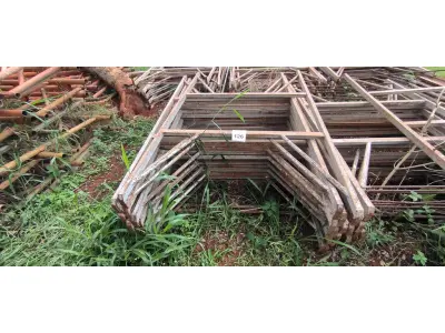 LOTE 126 - 10 MESAS DE FERRO PARA ANDAIMES. (NO ESTADO) ATENÇÃO! FAZER A VISITAÇÃO ANTES DE ARREMATAR, NÃO SABEMOS SE FUNCIONA, LEILÃO NÃO TEM GARANTIA E NEM DEVOLUÇÃO, SUJEITO A POSSÍVEIS AVARIAS VISÍVEIS/OCULTAS E/OU AUSÊNCIA DE COMPONENTES.