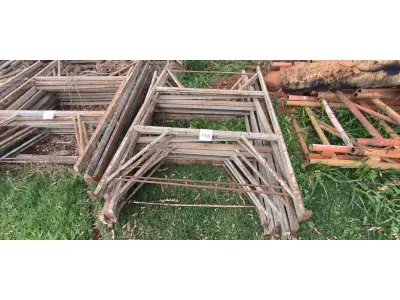 LOTE 118 - 10 MESAS DE FERRO PARA ANDAIMES. (NO ESTADO) ATENÇÃO! FAZER A VISITAÇÃO ANTES DE ARREMATAR, NÃO SABEMOS SE FUNCIONA, LEILÃO NÃO TEM GARANTIA E NEM DEVOLUÇÃO, SUJEITO A POSSÍVEIS AVARIAS VISÍVEIS/OCULTAS E/OU AUSÊNCIA DE COMPONENTES.