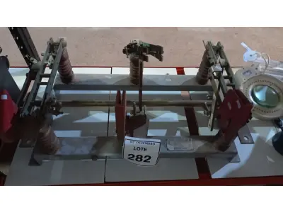 LOTE 282 - 01 CHAVE DE SECCIONADORA DE MÉDIA TENSÃO. (NO ESTADO) ATENÇÃO! FAZER A VISITAÇÃO ANTES DE ARREMATAR, NÃO SABEMOS SE FUNCIONA, LEILÃO NÃO TEM GARANTIA E NEM DEVOLUÇÃO, SUJEITO A POSSÍVEIS AVARIAS VISÍVEIS/OCULTAS E/OU AUSÊNCIA DE COMPONENTES.