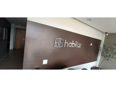 LOTE 082 - 01 PAINEL EM MADEIRA. (NO ESTADO) ATENÇÃO! FAZER A VISITAÇÃO ANTES DE ARREMATAR, NÃO SABEMOS SE FUNCIONA, LEILÃO NÃO TEM GARANTIA E NEM DEVOLUÇÃO, SUJEITO A POSSÍVEIS AVARIAS VISÍVEIS/OCULTAS E/OU AUSÊNCIA DE COMPONENTES.