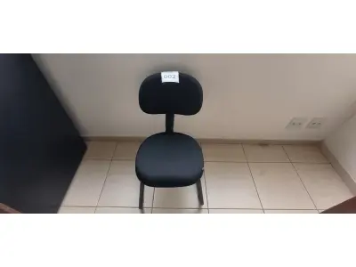 LOTE 002 - 01 CADEIRA FIXA PARA ESCRITÓRIO. (NO ESTADO) ATENÇÃO! FAZER A VISITAÇÃO ANTES DE ARREMATAR, NÃO SABEMOS SE FUNCIONA, LEILÃO NÃO TEM GARANTIA E NEM DEVOLUÇÃO, SUJEITO A POSSÍVEIS AVARIAS VISÍVEIS/OCULTAS E/OU AUSÊNCIA DE COMPONENTES.