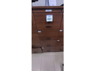 LOTE 021 - 01 ARQUIVO EM MADEIRA COM 04 GAVETAS. (NO ESTADO) ATENÇÃO! FAZER A VISITAÇÃO ANTES DE ARREMATAR, NÃO SABEMOS SE FUNCIONA, LEILÃO NÃO TEM GARANTIA E NEM DEVOLUÇÃO, SUJEITO A POSSÍVEIS AVARIAS VISÍVEIS/OCULTAS E/OU AUSÊNCIA DE COMPONENTES.