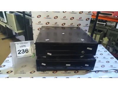 LOTE 236 - 02 GAVETAS DE DINHEIRO. (NO ESTADO) ATENÇÃO! FAZER A VISITAÇÃO ANTES DE ARREMATAR, NÃO SABEMOS SE FUNCIONA, LEILÃO NÃO TEM GARANTIA E NEM DEVOLUÇÃO, SUJEITO A POSSÍVEIS AVARIAS VISÍVEIS/OCULTAS E/OU AUSÊNCIA DE COMPONENTES.