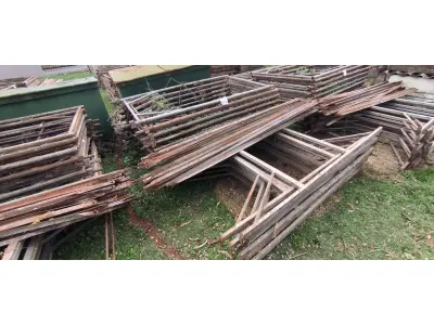 LOTE 114 - 10 ANDAIMES COM 10 MESAS DE FERRO. (NO ESTADO) ATENÇÃO! FAZER A VISITAÇÃO ANTES DE ARREMATAR, NÃO SABEMOS SE FUNCIONA, LEILÃO NÃO TEM GARANTIA E NEM DEVOLUÇÃO, SUJEITO A POSSÍVEIS AVARIAS VISÍVEIS/OCULTAS E/OU AUSÊNCIA DE COMPONENTES.