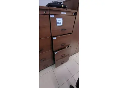 LOTE 028 - 01 ARQUIVO EM MADEIRA COM 04 GAVETAS. (NO ESTADO) ATENÇÃO! FAZER A VISITAÇÃO ANTES DE ARREMATAR, NÃO SABEMOS SE FUNCIONA, LEILÃO NÃO TEM GARANTIA E NEM DEVOLUÇÃO, SUJEITO A POSSÍVEIS AVARIAS VISÍVEIS/OCULTAS E/OU AUSÊNCIA DE COMPONENTES.