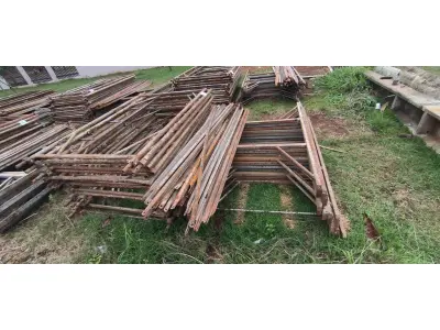 LOTE 094 - 10 ANDAIMES COM 10 MESAS DE FERRO. (NO ESTADO) ATENÇÃO! FAZER A VISITAÇÃO ANTES DE ARREMATAR, NÃO SABEMOS SE FUNCIONA, LEILÃO NÃO TEM GARANTIA E NEM DEVOLUÇÃO, SUJEITO A POSSÍVEIS AVARIAS VISÍVEIS/OCULTAS E/OU AUSÊNCIA DE COMPONENTES.