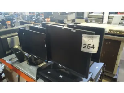 LOTE 254 - 01 LOTE COM VÁRIOS MONITORES DE MARCAS E MODELOS DIVERSOS. (NO ESTADO) ATENÇÃO! FAZER A VISITAÇÃO ANTES DE ARREMATAR, NÃO SABEMOS SE FUNCIONA, LEILÃO NÃO TEM GARANTIA E NEM DEVOLUÇÃO, SUJEITO A POSSÍVEIS AVARIAS VISÍVEIS/OCULTAS E/OU AUSÊNCIA DE COMPONENTES.