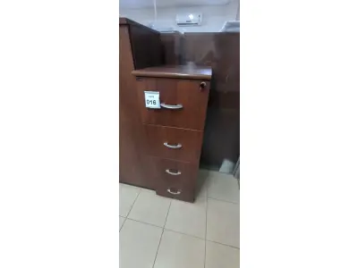 LOTE 016 - 01 ARQUIVO EM MADEIRA COM 04 GAVETAS. (NO ESTADO) ATENÇÃO! FAZER A VISITAÇÃO ANTES DE ARREMATAR, NÃO SABEMOS SE FUNCIONA, LEILÃO NÃO TEM GARANTIA E NEM DEVOLUÇÃO, SUJEITO A POSSÍVEIS AVARIAS VISÍVEIS/OCULTAS E/OU AUSÊNCIA DE COMPONENTES.