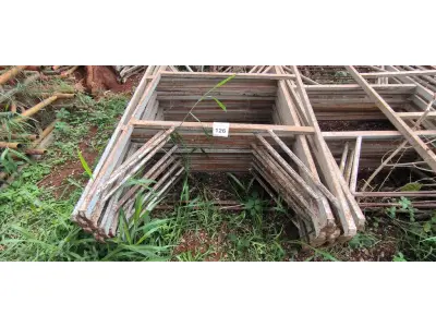 LOTE 126 - 10 MESAS DE FERRO PARA ANDAIMES. (NO ESTADO) ATENÇÃO! FAZER A VISITAÇÃO ANTES DE ARREMATAR, NÃO SABEMOS SE FUNCIONA, LEILÃO NÃO TEM GARANTIA E NEM DEVOLUÇÃO, SUJEITO A POSSÍVEIS AVARIAS VISÍVEIS/OCULTAS E/OU AUSÊNCIA DE COMPONENTES.