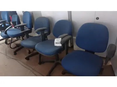 LOTE 366 - 06 CADEIRAS GIRATÓRIAS. (NO ESTADO) ATENÇÃO! FAZER A VISITAÇÃO ANTES DE ARREMATAR, NÃO SABEMOS SE FUNCIONA, LEILÃO NÃO TEM GARANTIA E NEM DEVOLUÇÃO, SUJEITO A POSSÍVEIS AVARIAS VISÍVEIS/OCULTAS E/OU AUSÊNCIA DE COMPONENTES.