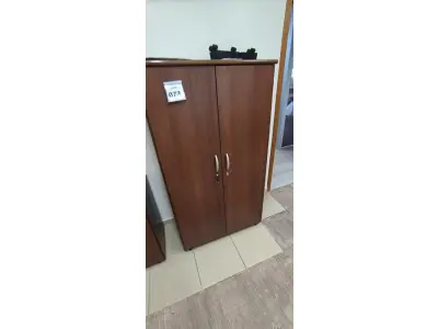 LOTE 073 - 01 ARMÁRIO EM MADEIRA COM 07 PRATELEIRAS NA COR MARROM. (NO ESTADO) ATENÇÃO! FAZER A VISITAÇÃO ANTES DE ARREMATAR, NÃO SABEMOS SE FUNCIONA, LEILÃO NÃO TEM GARANTIA E NEM DEVOLUÇÃO, SUJEITO A POSSÍVEIS AVARIAS VISÍVEIS/OCULTAS E/OU AUSÊNCIA DE COMPONENTES.