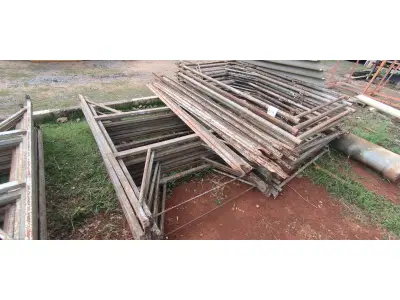 LOTE 128 - 10 ANDAIMES COM 10 MESAS DE FERRO PARA ANDAIMES. (NO ESTADO) ATENÇÃO! FAZER A VISITAÇÃO ANTES DE ARREMATAR, NÃO SABEMOS SE FUNCIONA, LEILÃO NÃO TEM GARANTIA E NEM DEVOLUÇÃO, SUJEITO A POSSÍVEIS AVARIAS VISÍVEIS/OCULTAS E/OU AUSÊNCIA DE COMPONENTES.