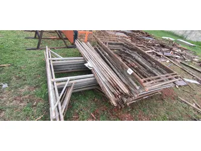 LOTE 100 - 10 ANDAIMES COM 10 MESAS DE FERRO. (NO ESTADO) ATENÇÃO! FAZER A VISITAÇÃO ANTES DE ARREMATAR, NÃO SABEMOS SE FUNCIONA, LEILÃO NÃO TEM GARANTIA E NEM DEVOLUÇÃO, SUJEITO A POSSÍVEIS AVARIAS VISÍVEIS/OCULTAS E/OU AUSÊNCIA DE COMPONENTES.