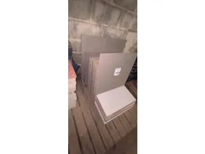 LOTE 123 - 01 LOTE COM PISOS TAMANHOS DIVERSOS. (NO ESTADO) ATENÇÃO! FAZER A VISITAÇÃO ANTES DE ARREMATAR, NÃO SABEMOS SE FUNCIONA, LEILÃO NÃO TEM GARANTIA E NEM DEVOLUÇÃO, SUJEITO A POSSÍVEIS AVARIAS VISÍVEIS/OCULTAS E/OU AUSÊNCIA DE COMPONENTES.