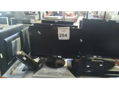 LOTE 254 - 01 LOTE COM VÁRIOS MONITORES DE MARCAS E MODELOS DIVERSOS. (NO ESTADO) ATENÇÃO! FAZER A VISITAÇÃO ANTES DE ARREMATAR, NÃO SABEMOS SE FUNCIONA, LEILÃO NÃO TEM GARANTIA E NEM DEVOLUÇÃO, SUJEITO A POSSÍVEIS AVARIAS VISÍVEIS/OCULTAS E/OU AUSÊNCIA DE COMPONENTES.