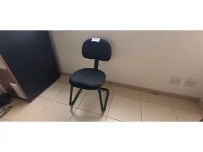 LOTE 002 - 01 CADEIRA FIXA PARA ESCRITÓRIO. (NO ESTADO) ATENÇÃO! FAZER A VISITAÇÃO ANTES DE ARREMATAR, NÃO SABEMOS SE FUNCIONA, LEILÃO NÃO TEM GARANTIA E NEM DEVOLUÇÃO, SUJEITO A POSSÍVEIS AVARIAS VISÍVEIS/OCULTAS E/OU AUSÊNCIA DE COMPONENTES.