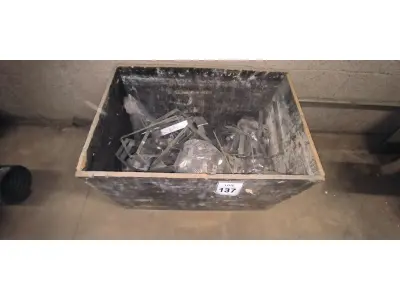 LOTE 137 - 01 LOTE COM ABRAÇADEIRAS DE ELETRODUTOS . (NO ESTADO) ATENÇÃO! FAZER A VISITAÇÃO ANTES DE ARREMATAR, NÃO SABEMOS SE FUNCIONA, LEILÃO NÃO TEM GARANTIA E NEM DEVOLUÇÃO, SUJEITO A POSSÍVEIS AVARIAS VISÍVEIS/OCULTAS E/OU AUSÊNCIA DE COMPONENTES.