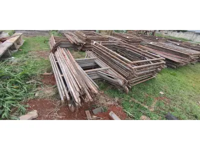 LOTE 092 - 10 ANDAIMES COM 10 MESAS DE FERRO. (NO ESTADO) ATENÇÃO! FAZER A VISITAÇÃO ANTES DE ARREMATAR, NÃO SABEMOS SE FUNCIONA, LEILÃO NÃO TEM GARANTIA E NEM DEVOLUÇÃO, SUJEITO A POSSÍVEIS AVARIAS VISÍVEIS/OCULTAS E/OU AUSÊNCIA DE COMPONENTES.