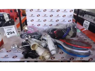 LOTE 294 - 01 LOTE COM VÁRIOS HEADPHONES, RAQUETES ELÉTRICAS E VÁRIOS MIXERS DE ALIMENTOS. (NO ESTADO) ATENÇÃO! FAZER A VISITAÇÃO ANTES DE ARREMATAR, NÃO SABEMOS SE FUNCIONA, LEILÃO NÃO TEM GARANTIA E NEM DEVOLUÇÃO, SUJEITO A POSSÍVEIS AVARIAS VISÍVEIS/OCULTAS E/OU AUSÊNCIA DE COMPONENTES.