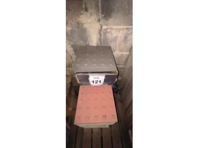 LOTE 121 - 01 LOTE COM PISO TATIL DE ALERTA CINZA CLARO E CINZA ESCURO24,5X24,5CM. (NO ESTADO) ATENÇÃO! FAZER A VISITAÇÃO ANTES DE ARREMATAR, NÃO SABEMOS SE FUNCIONA, LEILÃO NÃO TEM GARANTIA E NEM DEVOLUÇÃO, SUJEITO A POSSÍVEIS AVARIAS VISÍVEIS/OCULTAS E/OU AUSÊNCIA DE COMPONENTES.