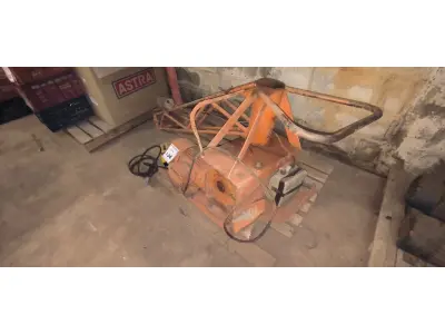 LOTE 134 - 01 MINI GRUA ELÉTRICA TRIFÁSICA. (NO ESTADO) ATENÇÃO! FAZER A VISITAÇÃO ANTES DE ARREMATAR, NÃO SABEMOS SE FUNCIONA, LEILÃO NÃO TEM GARANTIA E NEM DEVOLUÇÃO, SUJEITO A POSSÍVEIS AVARIAS VISÍVEIS/OCULTAS E/OU AUSÊNCIA DE COMPONENTES.