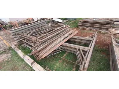 LOTE 128 - 10 ANDAIMES COM 10 MESAS DE FERRO PARA ANDAIMES. (NO ESTADO) ATENÇÃO! FAZER A VISITAÇÃO ANTES DE ARREMATAR, NÃO SABEMOS SE FUNCIONA, LEILÃO NÃO TEM GARANTIA E NEM DEVOLUÇÃO, SUJEITO A POSSÍVEIS AVARIAS VISÍVEIS/OCULTAS E/OU AUSÊNCIA DE COMPONENTES.