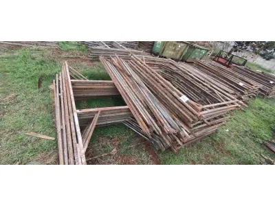 LOTE 094 - 10 ANDAIMES COM 10 MESAS DE FERRO. (NO ESTADO) ATENÇÃO! FAZER A VISITAÇÃO ANTES DE ARREMATAR, NÃO SABEMOS SE FUNCIONA, LEILÃO NÃO TEM GARANTIA E NEM DEVOLUÇÃO, SUJEITO A POSSÍVEIS AVARIAS VISÍVEIS/OCULTAS E/OU AUSÊNCIA DE COMPONENTES.