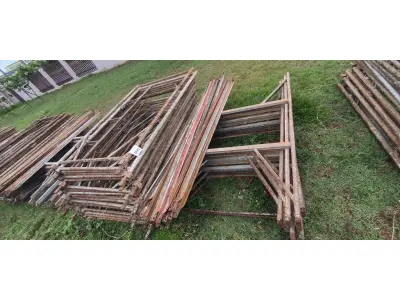 LOTE 090 - 10 ANDAIMES COM 10 MESAS DE FERRO. (NO ESTADO) ATENÇÃO! FAZER A VISITAÇÃO ANTES DE ARREMATAR, NÃO SABEMOS SE FUNCIONA, LEILÃO NÃO TEM GARANTIA E NEM DEVOLUÇÃO, SUJEITO A POSSÍVEIS AVARIAS VISÍVEIS/OCULTAS E/OU AUSÊNCIA DE COMPONENTES.