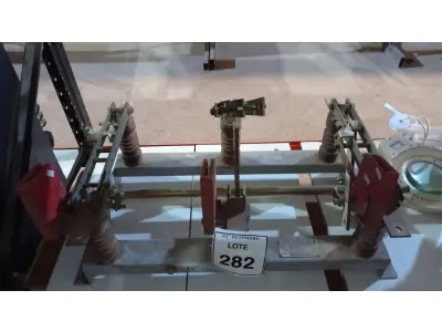 LOTE 282 - 01 CHAVE DE SECCIONADORA DE MÉDIA TENSÃO. (NO ESTADO) ATENÇÃO! FAZER A VISITAÇÃO ANTES DE ARREMATAR, NÃO SABEMOS SE FUNCIONA, LEILÃO NÃO TEM GARANTIA E NEM DEVOLUÇÃO, SUJEITO A POSSÍVEIS AVARIAS VISÍVEIS/OCULTAS E/OU AUSÊNCIA DE COMPONENTES.