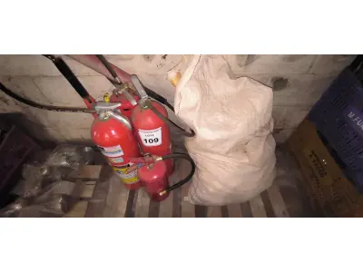 LOTE 109 - 04 EXTINTORES DE INCÊNDIO E VEDANTES /COIFA PARA TUBOS DE 25MM – 32MM. (NO ESTADO) ATENÇÃO! FAZER A VISITAÇÃO ANTES DE ARREMATAR, NÃO SABEMOS SE FUNCIONA, LEILÃO NÃO TEM GARANTIA E NEM DEVOLUÇÃO, SUJEITO A POSSÍVEIS AVARIAS VISÍVEIS/OCULTAS E/OU AUSÊNCIA DE COMPONENTES.