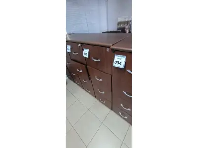 LOTE 036 - 01 ARQUIVO EM MADEIRA COM 04 GAVETAS NA COR MARROM. (NO ESTADO) ATENÇÃO! FAZER A VISITAÇÃO ANTES DE ARREMATAR, NÃO SABEMOS SE FUNCIONA, LEILÃO NÃO TEM GARANTIA E NEM DEVOLUÇÃO, SUJEITO A POSSÍVEIS AVARIAS VISÍVEIS/OCULTAS E/OU AUSÊNCIA DE COMPONENTES.