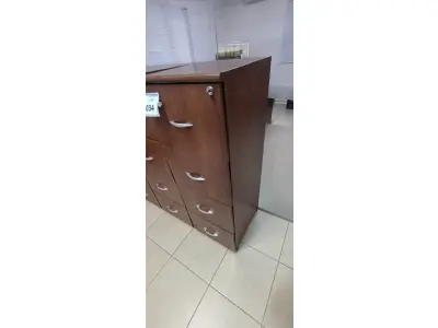 LOTE 034 - 01 ARQUIVO EM MADEIRA COM 04 GAVETAS NA COR MARROM. (NO ESTADO) ATENÇÃO! FAZER A VISITAÇÃO ANTES DE ARREMATAR, NÃO SABEMOS SE FUNCIONA, LEILÃO NÃO TEM GARANTIA E NEM DEVOLUÇÃO, SUJEITO A POSSÍVEIS AVARIAS VISÍVEIS/OCULTAS E/OU AUSÊNCIA DE COMPONENTES.