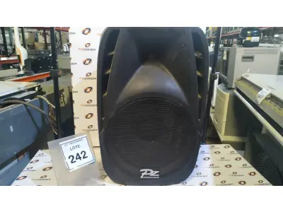 LOTE 242 - 01 CAIXA DE SOM MARCA PZ PRO ÁUDIO. (NO ESTADO) ATENÇÃO! FAZER A VISITAÇÃO ANTES DE ARREMATAR, NÃO SABEMOS SE FUNCIONA. LEILÃO NÃO TEM GARANTIA E NEM DEVOLUÇÃO, SUJEITO A POSSÍVEIS AVARIAS VISÍVEIS/OCULTAS E/OU AUSÊNCIA DE COMPONENTES