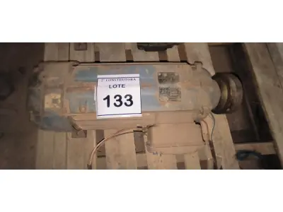 LOTE 133 - 01 MOTOR ELÉTRICO TRIFÁSICO PARA SERRA DE BANCADA. (NO ESTADO) ATENÇÃO! FAZER A VISITAÇÃO ANTES DE ARREMATAR, NÃO SABEMOS SE FUNCIONA, LEILÃO NÃO TEM GARANTIA E NEM DEVOLUÇÃO, SUJEITO A POSSÍVEIS AVARIAS VISÍVEIS/OCULTAS E/OU AUSÊNCIA DE COMPONENTES.