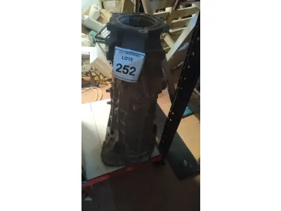 LOTE 252 - 01 CÂMBIO DE RANGER 4X4. (NO ESTADO) ATENÇÃO! FAZER A VISITAÇÃO ANTES DE ARREMATAR, NÃO SABEMOS SE FUNCIONA, LEILÃO NÃO TEM GARANTIA E NEM DEVOLUÇÃO, SUJEITO A POSSÍVEIS AVARIAS VISÍVEIS/OCULTAS E/OU AUSÊNCIA DE COMPONENTES.