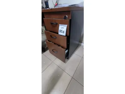 LOTE 008 - 01 GAVETEIRO EM MADEIRA 03 GAVETAS. (NO ESTADO) ATENÇÃO! FAZER A VISITAÇÃO ANTES DE ARREMATAR, NÃO SABEMOS SE FUNCIONA, LEILÃO NÃO TEM GARANTIA E NEM DEVOLUÇÃO, SUJEITO A POSSÍVEIS AVARIAS VISÍVEIS/OCULTAS E/OU AUSÊNCIA DE COMPONENTES.