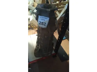 LOTE 252 - 01 CÂMBIO DE RANGER 4X4. (NO ESTADO) ATENÇÃO! FAZER A VISITAÇÃO ANTES DE ARREMATAR, NÃO SABEMOS SE FUNCIONA, LEILÃO NÃO TEM GARANTIA E NEM DEVOLUÇÃO, SUJEITO A POSSÍVEIS AVARIAS VISÍVEIS/OCULTAS E/OU AUSÊNCIA DE COMPONENTES.