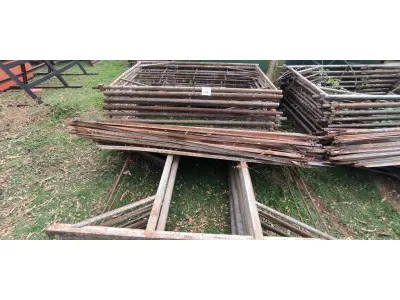 LOTE 116 - 10 ANDAIMES COM 10 MESAS DE FERRO. (NO ESTADO) ATENÇÃO! FAZER A VISITAÇÃO ANTES DE ARREMATAR, NÃO SABEMOS SE FUNCIONA, LEILÃO NÃO TEM GARANTIA E NEM DEVOLUÇÃO, SUJEITO A POSSÍVEIS AVARIAS VISÍVEIS/OCULTAS E/OU AUSÊNCIA DE COMPONENTES.