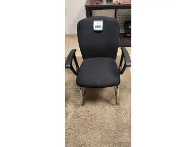 LOTE 066 - 01 CADEIRA FIXA PARA ESCRITÓRIO COM PÉS FIXOS. (NO ESTADO) ATENÇÃO! FAZER A VISITAÇÃO ANTES DE ARREMATAR, NÃO SABEMOS SE FUNCIONA, LEILÃO NÃO TEM GARANTIA E NEM DEVOLUÇÃO, SUJEITO A POSSÍVEIS AVARIAS VISÍVEIS/OCULTAS E/OU AUSÊNCIA DE COMPONENTES.