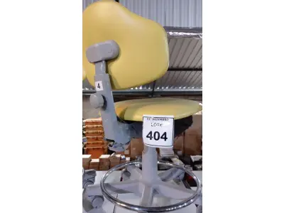 LOTE 404 - 01 CADEIRA MOCHO GIRATÓRIA. (NO ESTADO) ATENÇÃO! FAZER A VISITAÇÃO ANTES DE ARREMATAR, NÃO SABEMOS SE FUNCIONA, LEILÃO NÃO TEM GARANTIA E NEM DEVOLUÇÃO, SUJEITO A POSSÍVEIS AVARIAS VISÍVEIS/OCULTAS E/OU AUSÊNCIA DE COMPONENTES.