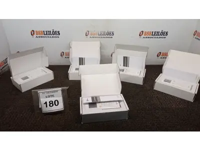 LOTE 180 - 05 CONTROLES DE AR-CONDICIONADO MARCA TRANE. (NO ESTADO) ATENÇÃO! FAZER A VISITAÇÃO ANTES DE ARREMATAR, NÃO SABEMOS SE FUNCIONA, LEILÃO NÃO TEM GARANTIA E NEM DEVOLUÇÃO, SUJEITO A POSSÍVEIS AVARIAS VISÍVEIS/OCULTAS E/OU AUSÊNCIA DE COMPONENTES.
