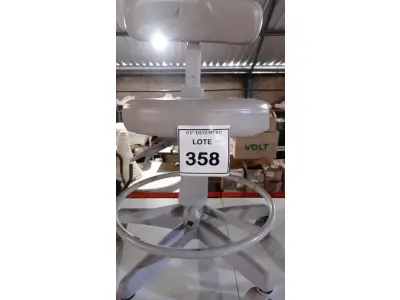 LOTE 358 - 01 CADEIRA MOCHO GIRATÓRIA. (NO ESTADO) ATENÇÃO! FAZER A VISITAÇÃO ANTES DE ARREMATAR, NÃO SABEMOS SE FUNCIONA, LEILÃO NÃO TEM GARANTIA E NEM DEVOLUÇÃO, SUJEITO A POSSÍVEIS AVARIAS VISÍVEIS/OCULTAS E/OU AUSÊNCIA DE COMPONENTES.