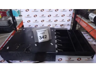 LOTE 342 - 01 GAVETA DE DINHEIRO. (NO ESTADO) ATENÇÃO! FAZER A VISITAÇÃO ANTES DE ARREMATAR, NÃO SABEMOS SE FUNCIONA, LEILÃO NÃO TEM GARANTIA E NEM DEVOLUÇÃO, SUJEITO A POSSÍVEIS AVARIAS VISÍVEIS/OCULTAS E/OU AUSÊNCIA DE COMPONENTES.