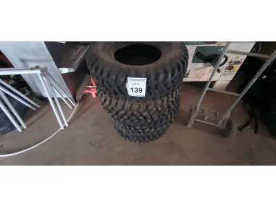 LOTE 139 - 01 JOGO DE PNEUS PARA TRILHA 285/80/14 (NOVO). (NO ESTADO) ATENÇÃO! FAZER A VISITAÇÃO ANTES DE ARREMATAR, NÃO SABEMOS SE FUNCIONA, LEILÃO NÃO TEM GARANTIA E NEM DEVOLUÇÃO, SUJEITO A POSSÍVEIS AVARIAS VISÍVEIS/OCULTAS E/OU AUSÊNCIA DE COMPONENTES.