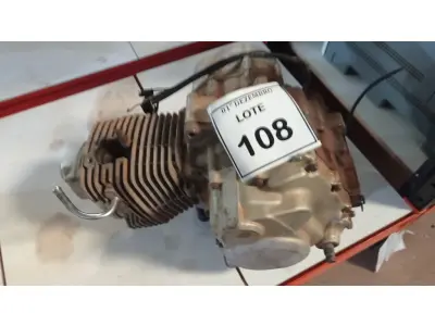 LOTE 108 - 01 MOTOR DE MOTO. (NO ESTADO) ATENÇÃO! FAZER A VISITAÇÃO ANTES DE ARREMATAR, NÃO SABEMOS SE FUNCIONA, LEILÃO NÃO TEM GARANTIA E NEM DEVOLUÇÃO, SUJEITO A POSSÍVEIS AVARIAS VISÍVEIS/OCULTAS E/OU AUSÊNCIA DE COMPONENTES.