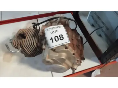 LOTE 108 - 01 MOTOR DE MOTO. (NO ESTADO) ATENÇÃO! FAZER A VISITAÇÃO ANTES DE ARREMATAR, NÃO SABEMOS SE FUNCIONA, LEILÃO NÃO TEM GARANTIA E NEM DEVOLUÇÃO, SUJEITO A POSSÍVEIS AVARIAS VISÍVEIS/OCULTAS E/OU AUSÊNCIA DE COMPONENTES.