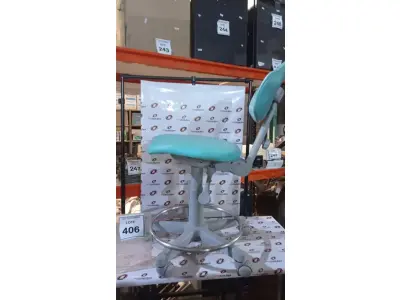 LOTE 406 - 01 CADEIRA MOCHO GIRATÓRIA. (NO ESTADO) ATENÇÃO! FAZER A VISITAÇÃO ANTES DE ARREMATAR, NÃO SABEMOS SE FUNCIONA, LEILÃO NÃO TEM GARANTIA E NEM DEVOLUÇÃO, SUJEITO A POSSÍVEIS AVARIAS VISÍVEIS/OCULTAS E/OU AUSÊNCIA DE COMPONENTES.